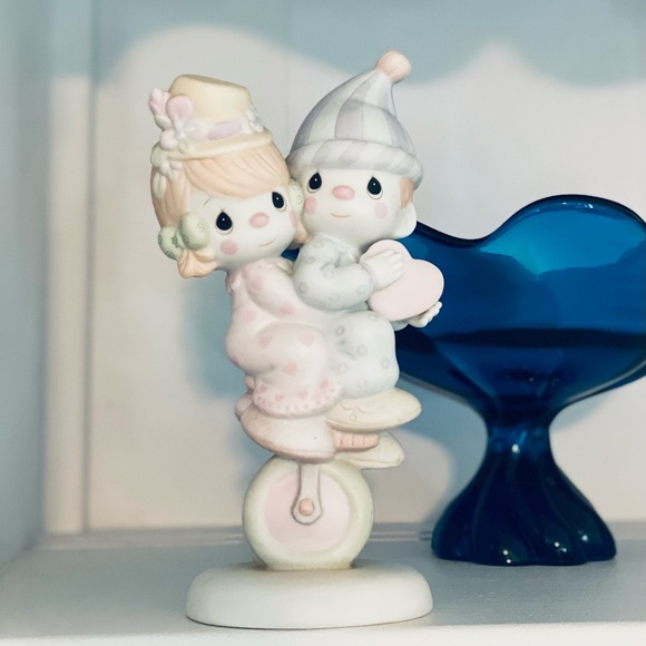SOLD❣️PRECIOUS MOMENTS 101850 FIGURINE - Picture 2 of 7